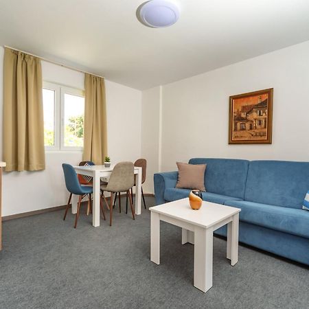 Mika'S Seaview Apartments Бар Екстериор снимка