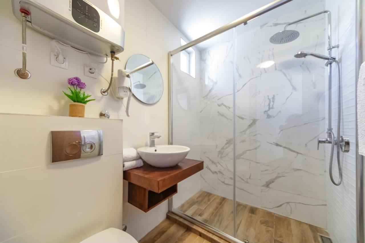 Mika'S Seaview Apartments Бар Екстериор снимка