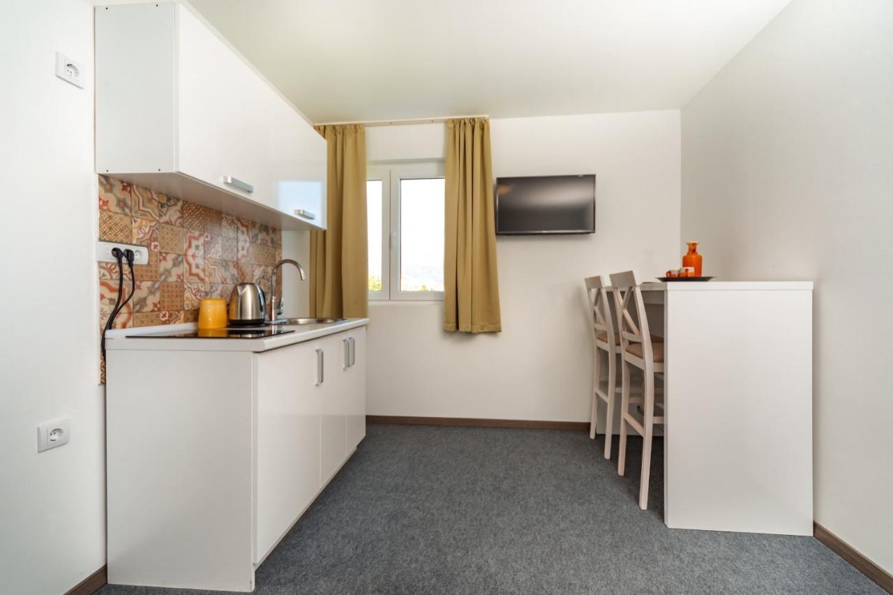 Mika'S Seaview Apartments Бар Екстериор снимка