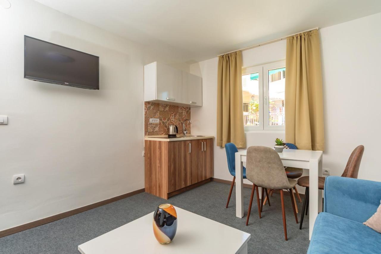 Mika'S Seaview Apartments Бар Екстериор снимка