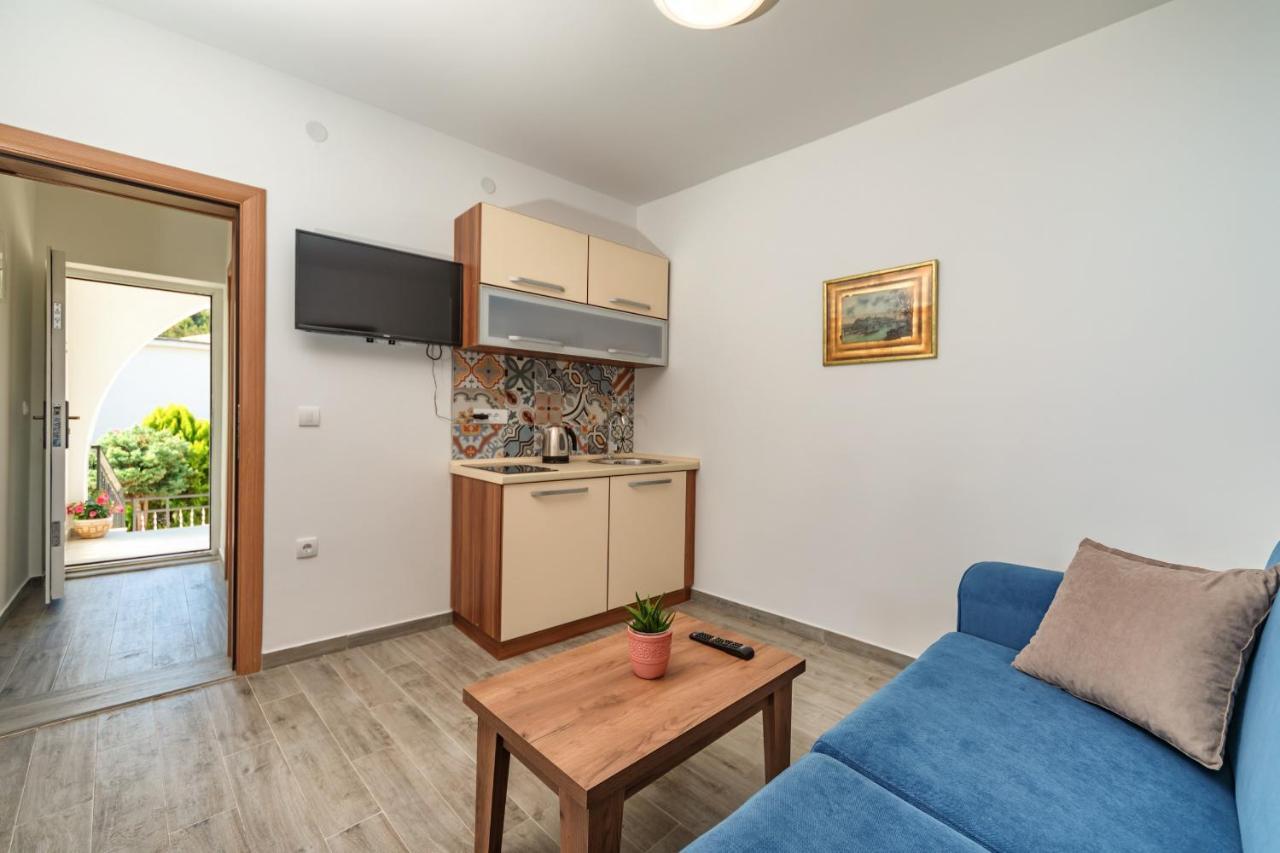 Mika'S Seaview Apartments Бар Екстериор снимка