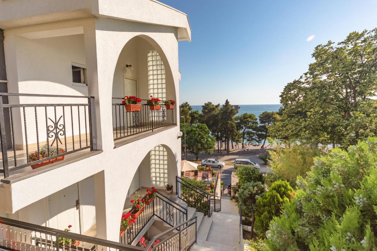 Mika'S Seaview Apartments Бар Екстериор снимка