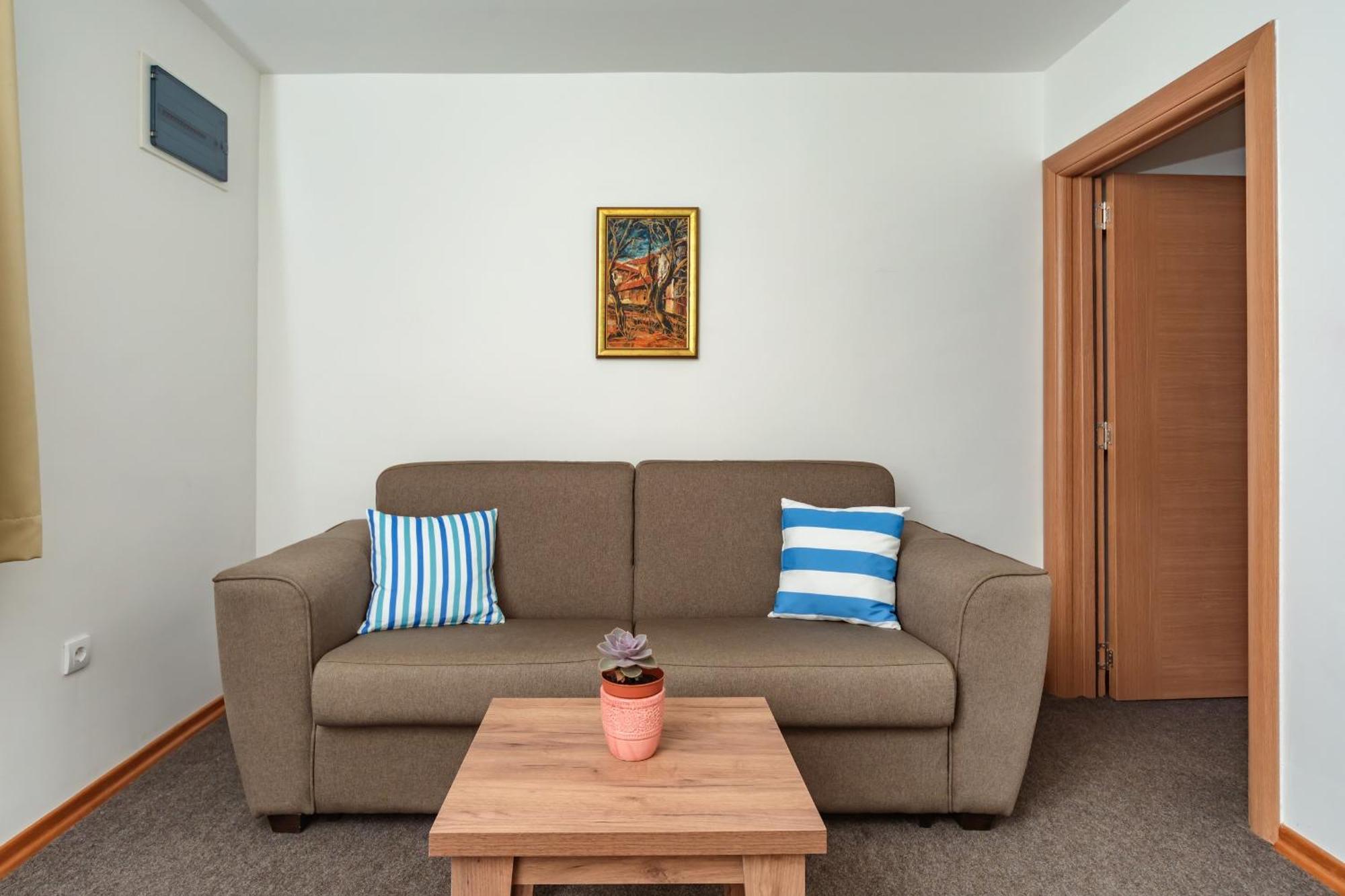 Mika'S Seaview Apartments Бар Стая снимка