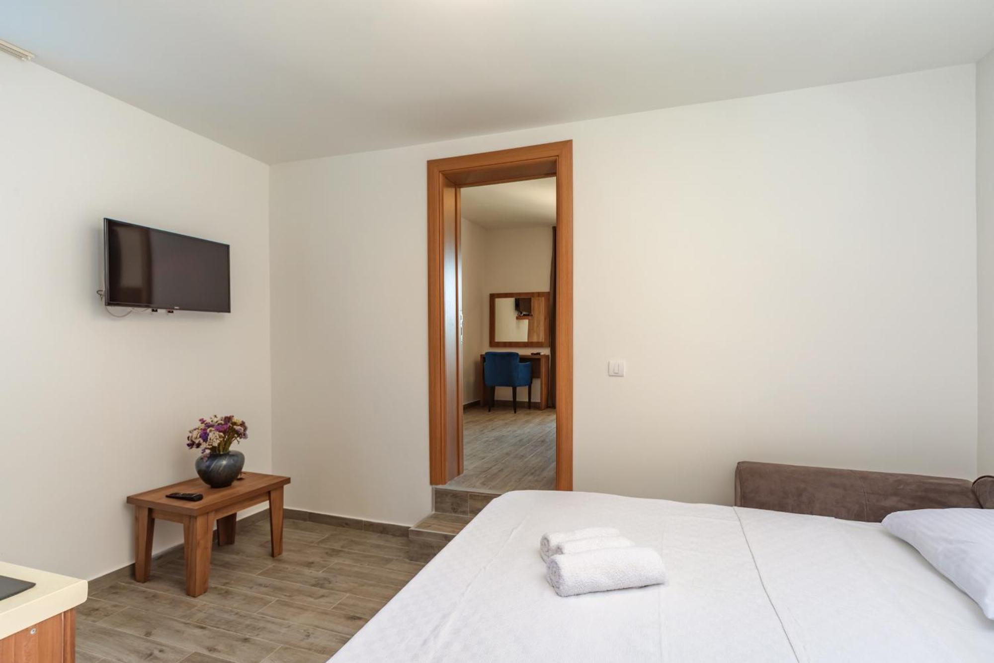 Mika'S Seaview Apartments Бар Екстериор снимка
