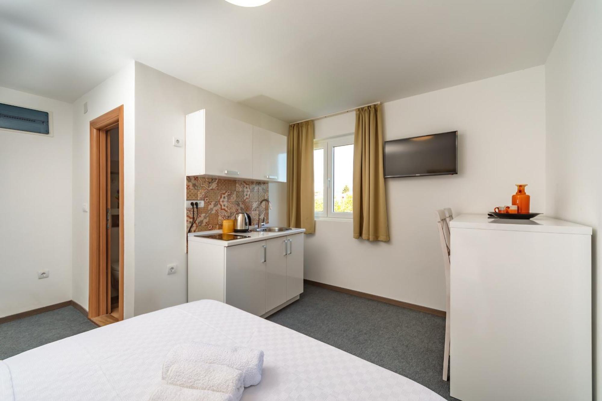 Mika'S Seaview Apartments Бар Стая снимка