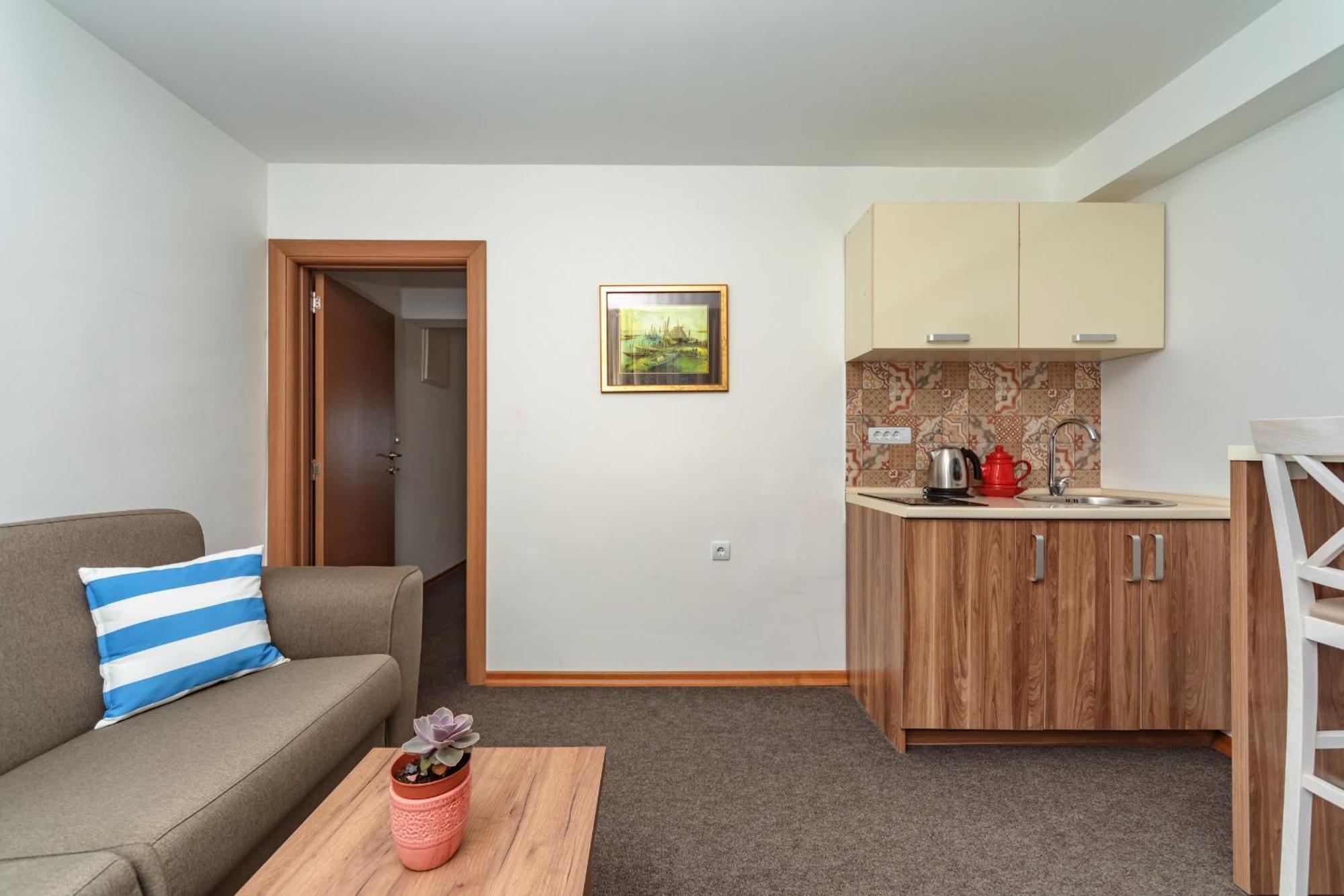 Mika'S Seaview Apartments Бар Екстериор снимка