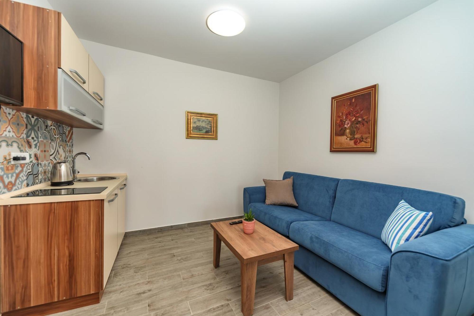 Mika'S Seaview Apartments Бар Стая снимка
