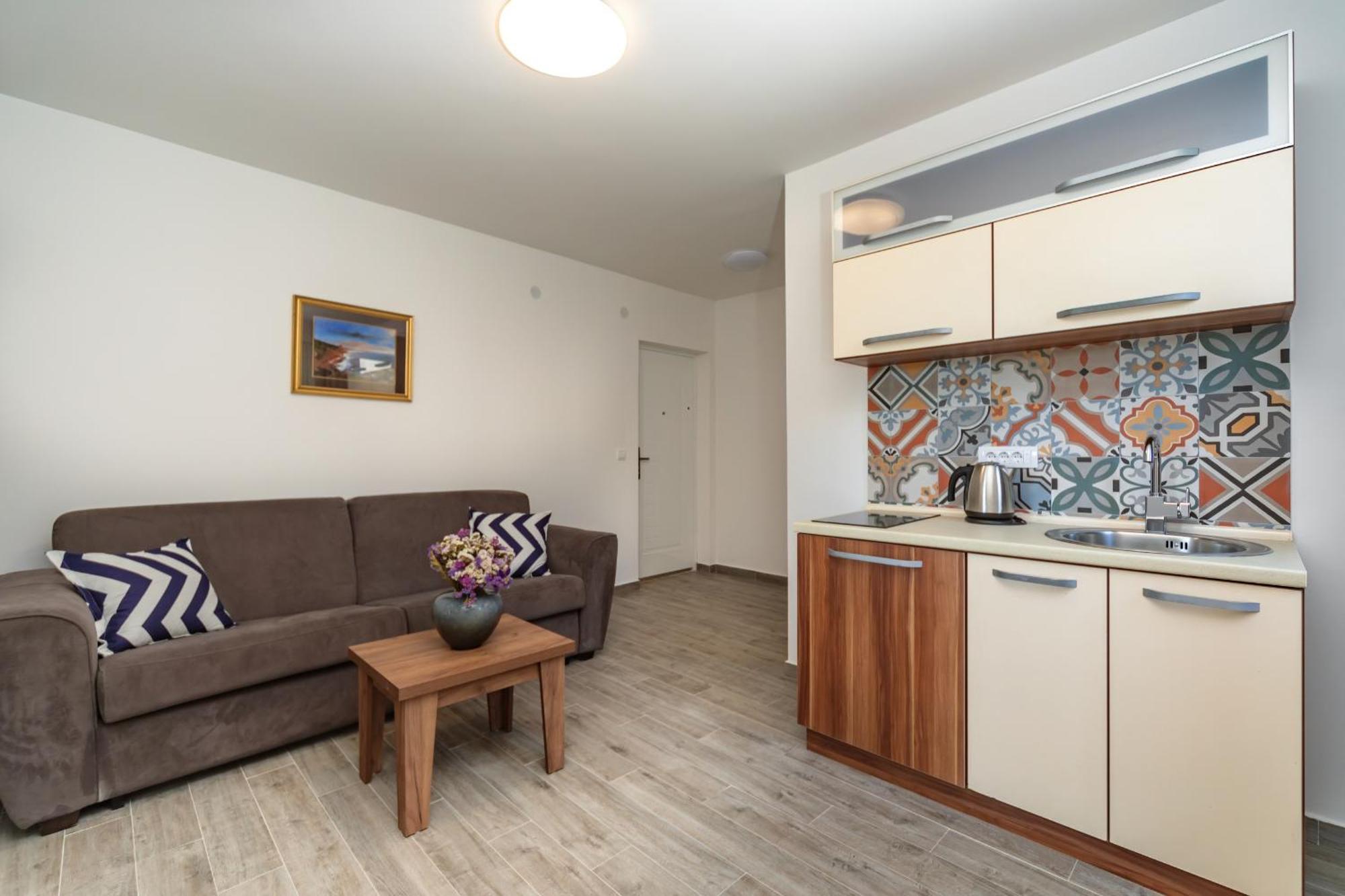Mika'S Seaview Apartments Бар Стая снимка
