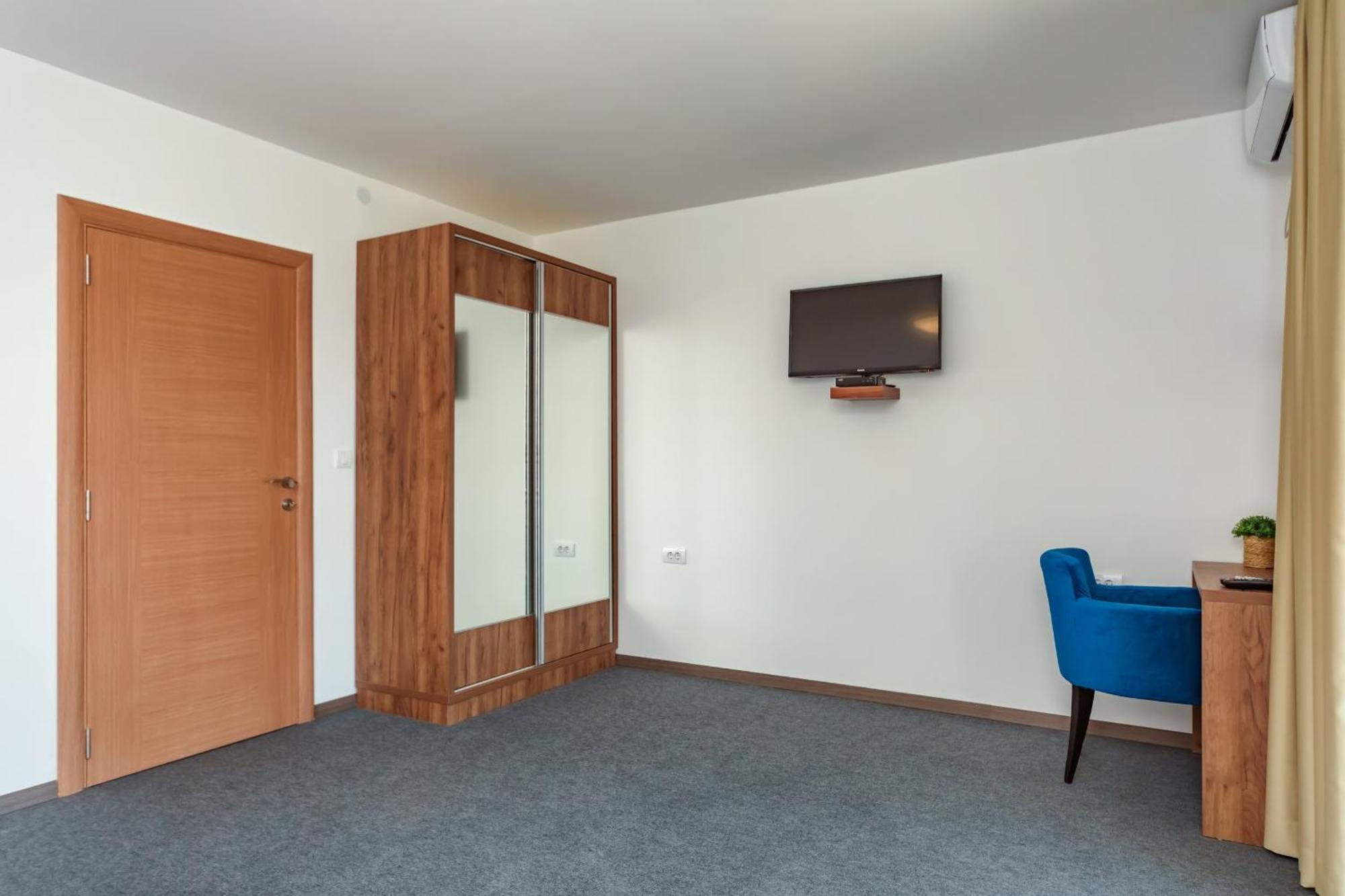 Mika'S Seaview Apartments Бар Екстериор снимка